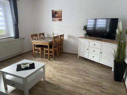 Wohnzimmer mit Essplatz und TV
