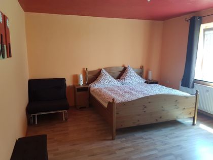Schlafzimmer mit Doppelbett