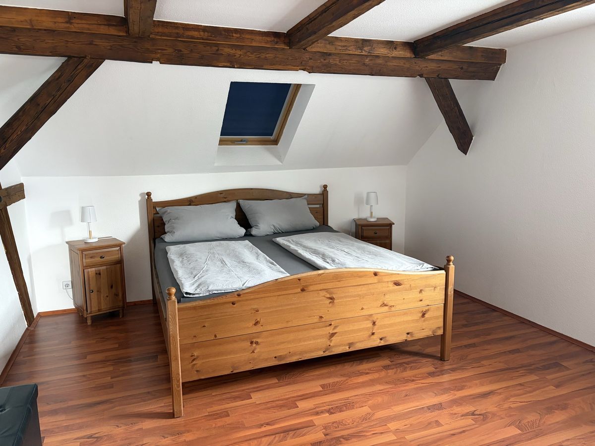 Schlafzimmer mit Doppelbett