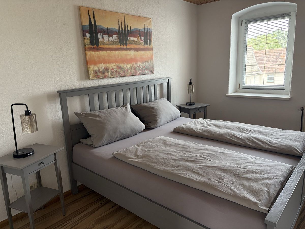 Schlafzimmer mit Doppelbett