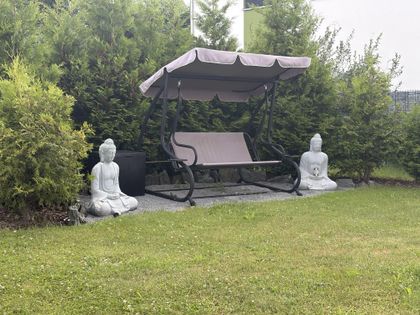 Hollywoodschaukel im Garten