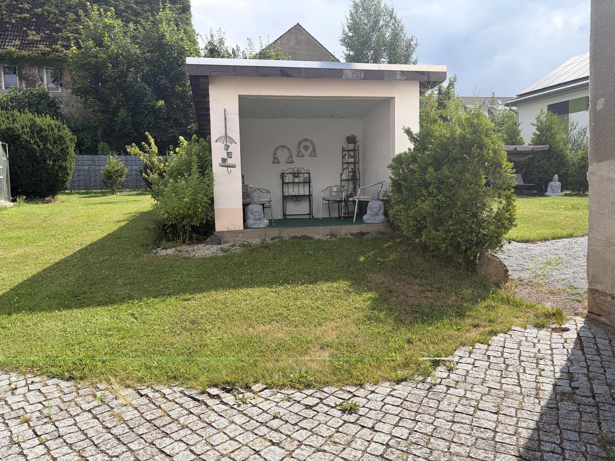 Überdachter Rückzugsort im Garten