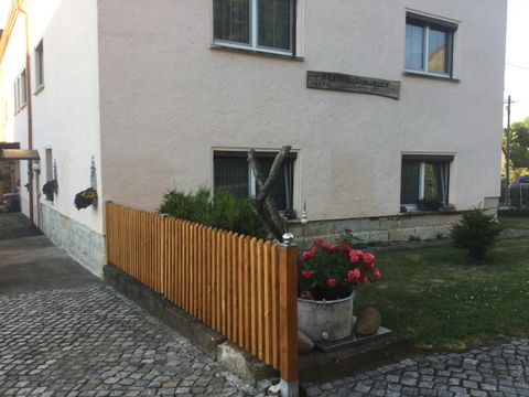 Hof und Garten des restaurierten Bauerngehöfts in Cunnersdorf